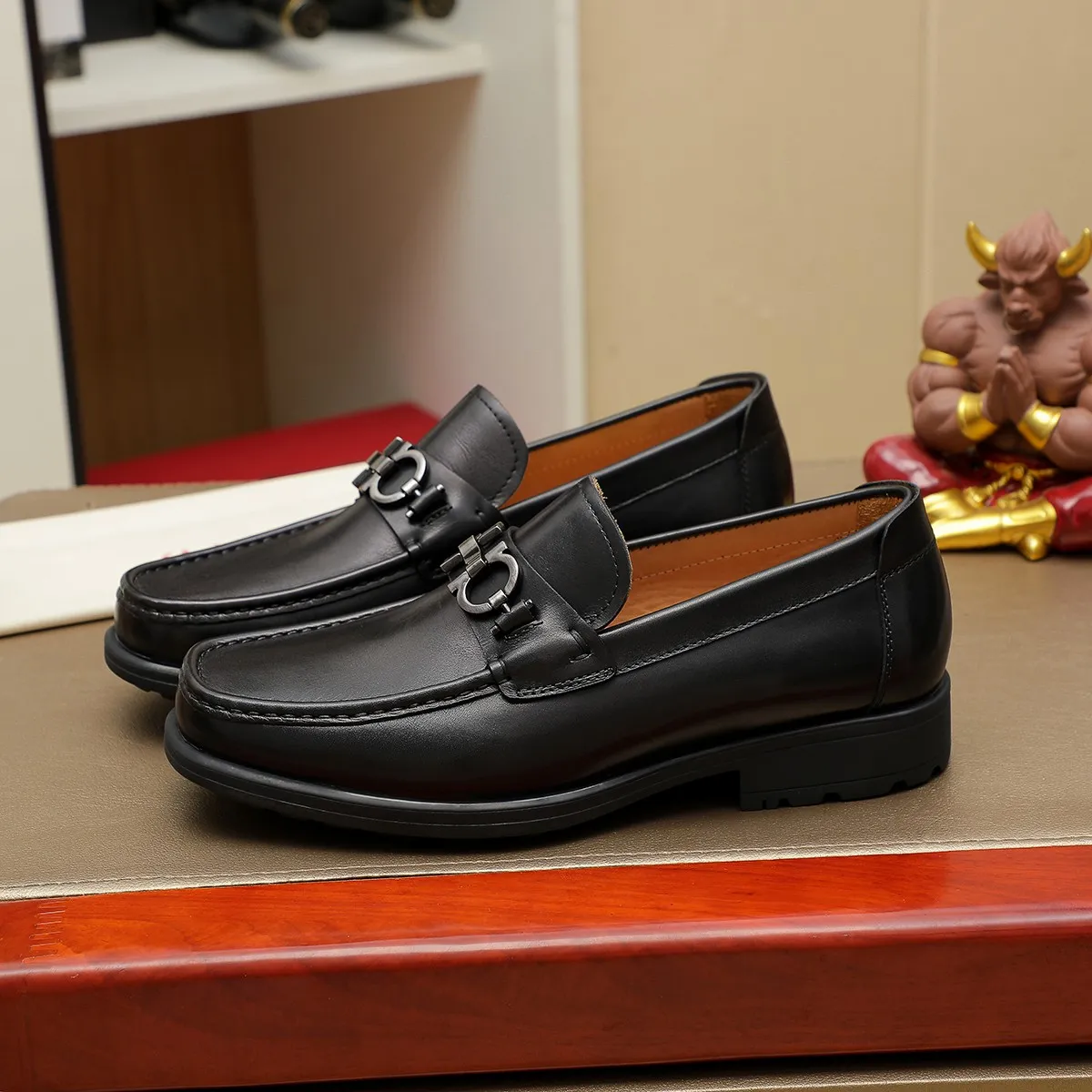 Men's shoes 250 Ferragamo [Ferragamo] top imported suit men's shoes 💯Original copy of the official website, product materials: selected imported embossed calfskin + luxury hardware buckle accessories ~ imported water-dyed cow 🐂 leather lining. Strong three-dimensional visual effect, original combination outsole, multiple colors available😘 Size: 39-44 (38.45.46. Customized)